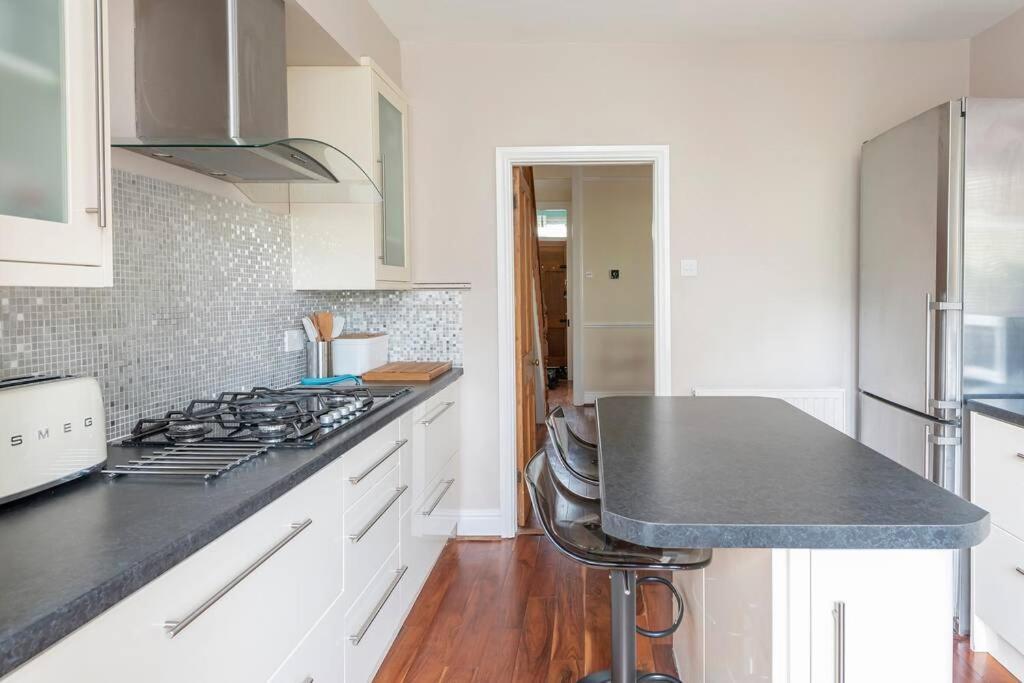 Spacious House - 2 Double Rooms - Street Parking - Garden Bath Exterior foto